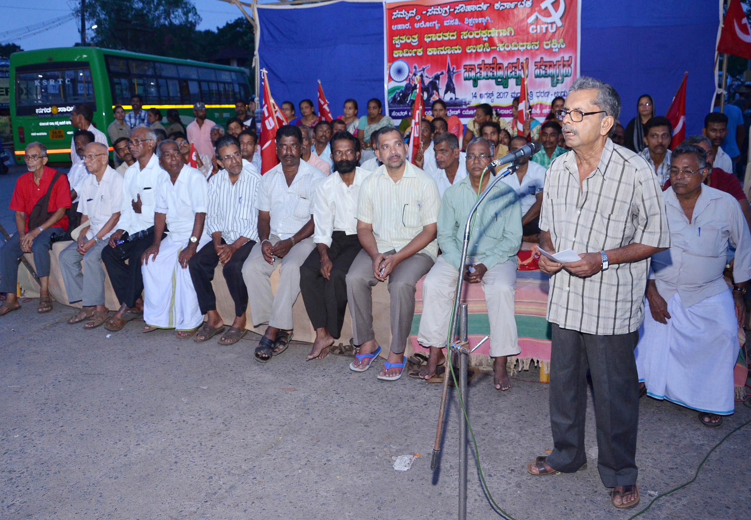 ಕೇಂದ್ರದಲ್ಲಿ ಕೊಲೆಗಡುಕ, ದೇಶದ್ರೋಹಿ ಸರಕಾರ: ಸ್ವಾತಂತ್ರೋತ್ಸವ ಸತ್ಯಾಗ್ರಹದಲ್ಲಿ ಜಿ.ರಾಜಶೇಖರ್ ಟೀಕೆ